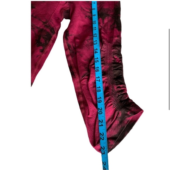 Lululemon size small bundle cropped leggings size 4! - Picture 4 of 16